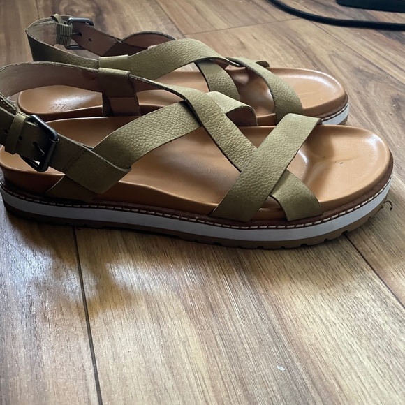 Madewell Aubrey Sandal in Nubuck Leather - Picture 2 of 9